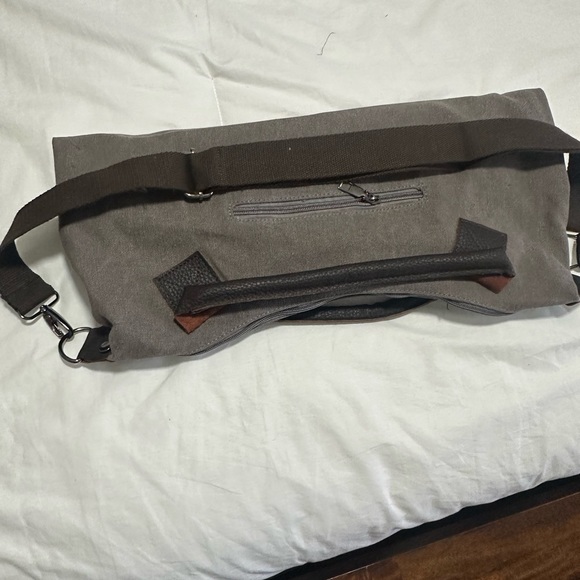 New Threaded Pear Canvas Tote Nag weekend Getaway Carry on with Multiple Pockets - Picture 2 of 9